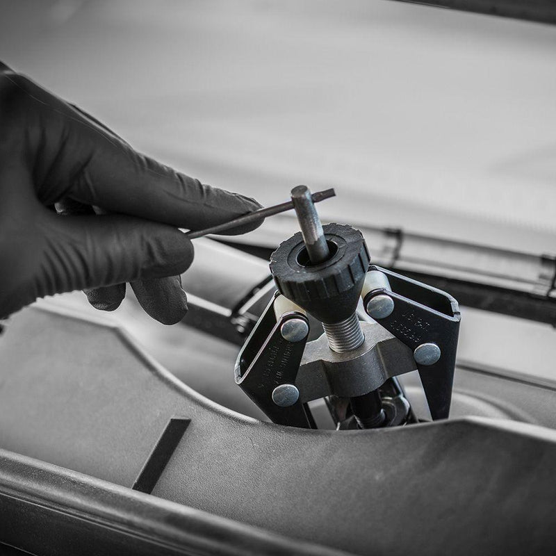 GT Tools Windshield Wiper Puller in Action