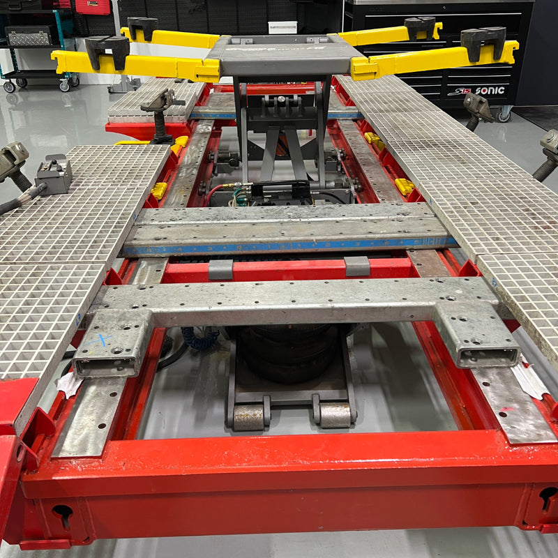 Refurbished Griffon 2.8T Evolution VB, Roll-on Bench with Scissor Lift